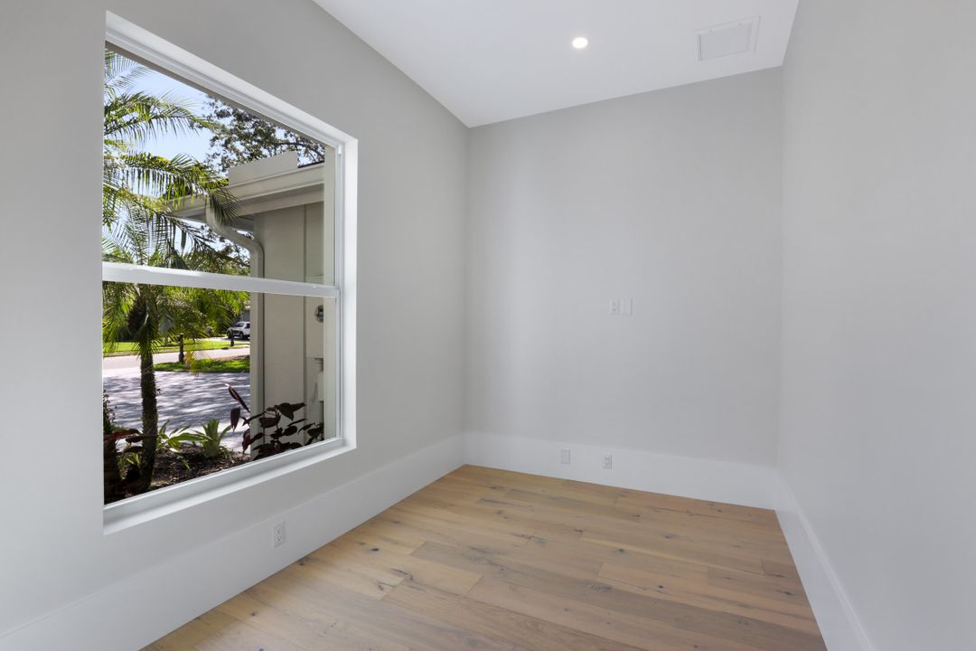 7525 Cordoba Cir, Naples, FL 34109