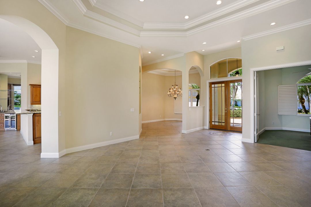 2046 Imperial Cir, Naples, FL 34110