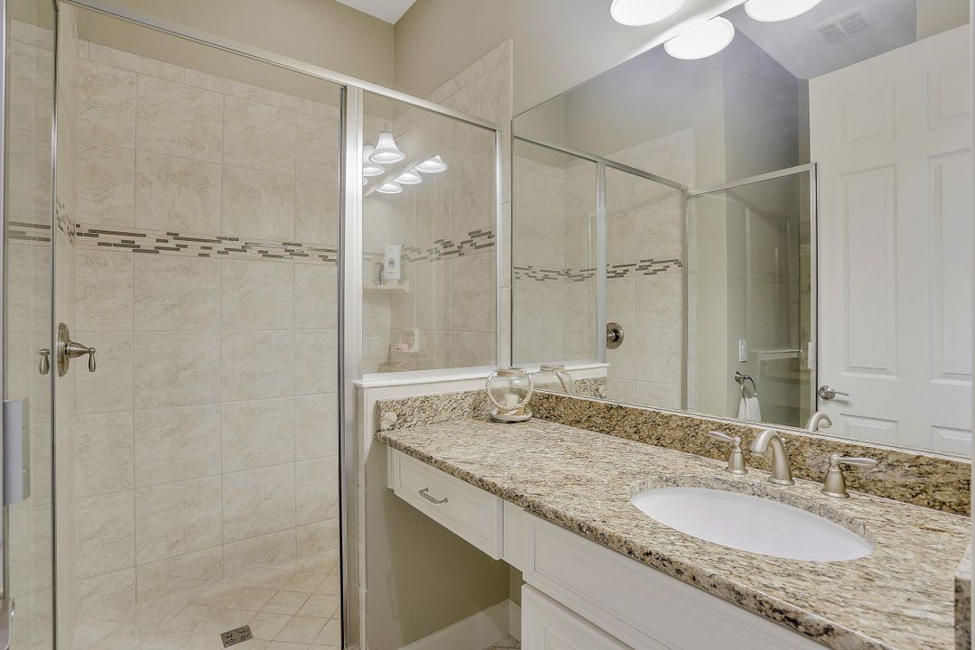 9060 Siesta Bay Dr #201, Naples, FL 34120