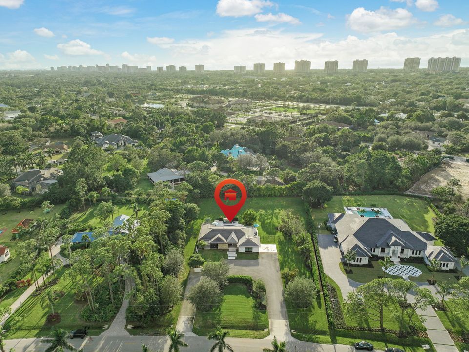 615 Carica Rd, Naples, FL 34108