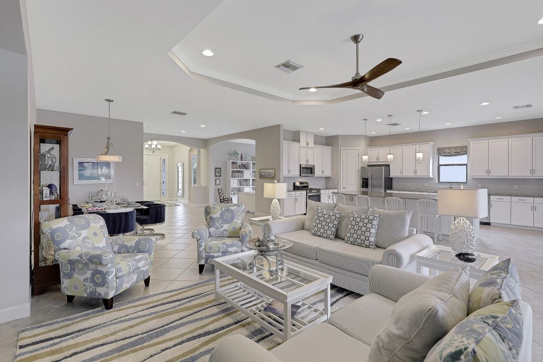 8450 Palacio Terrace W, Naples, FL 34114