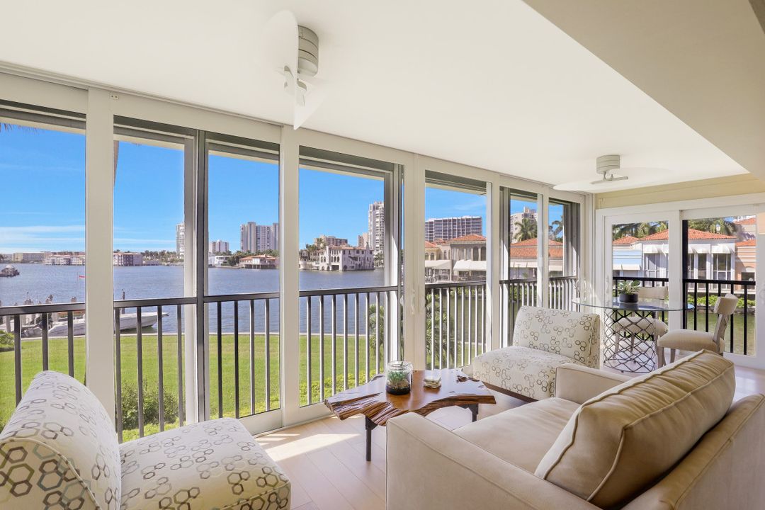 250 Park Shore Dr #103, Naples, FL 34103