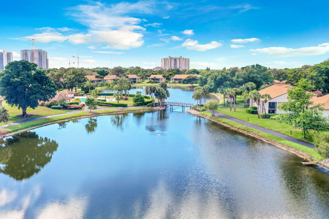 560 Retreat Dr #201, Naples, FL 34110
