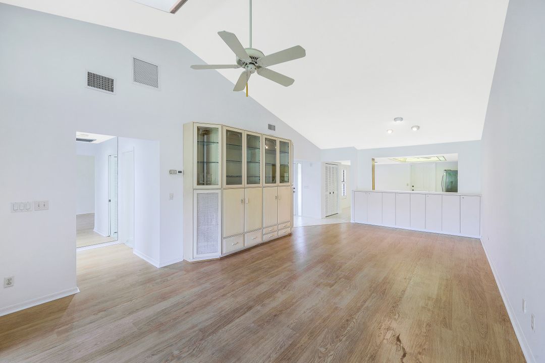 606 Kings Way, Naples, FL 34104