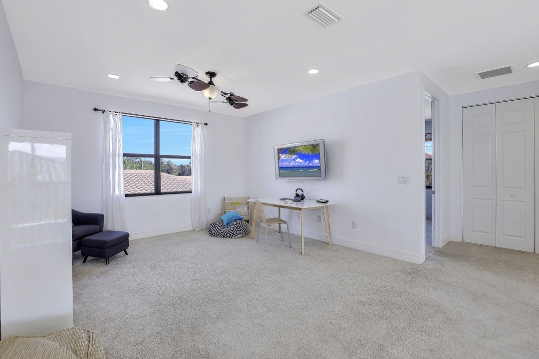 3718 Pleasant Springs Dr, Naples, FL 34119