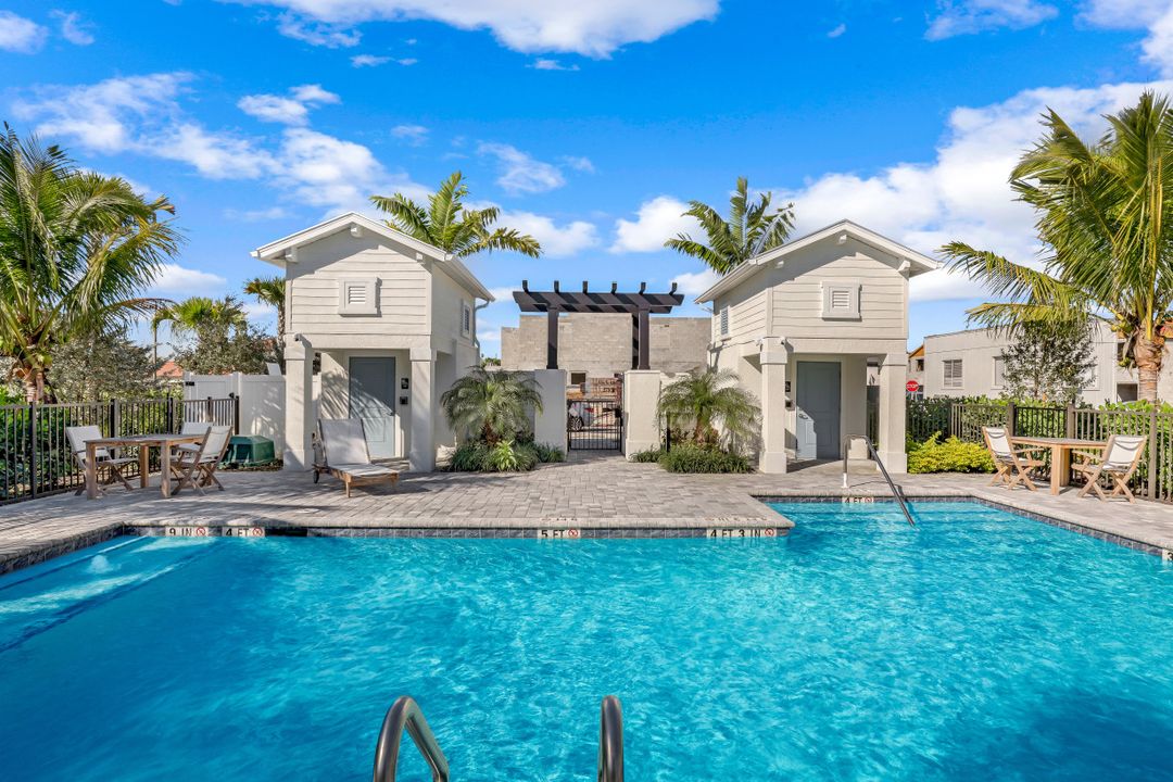 12944 Pembroke Dr, Naples, FL 34105