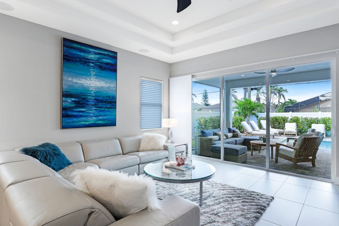 693 105th Ave N, Naples, FL 34108