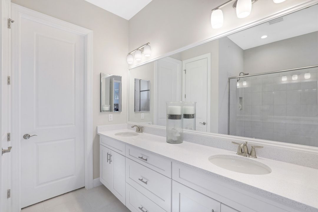 8458 Sevilla Ct, Naples, FL 34114