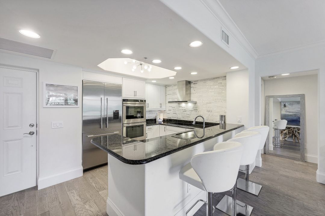 2748 Tiburon Blvd E #304, Naples, FL 34109