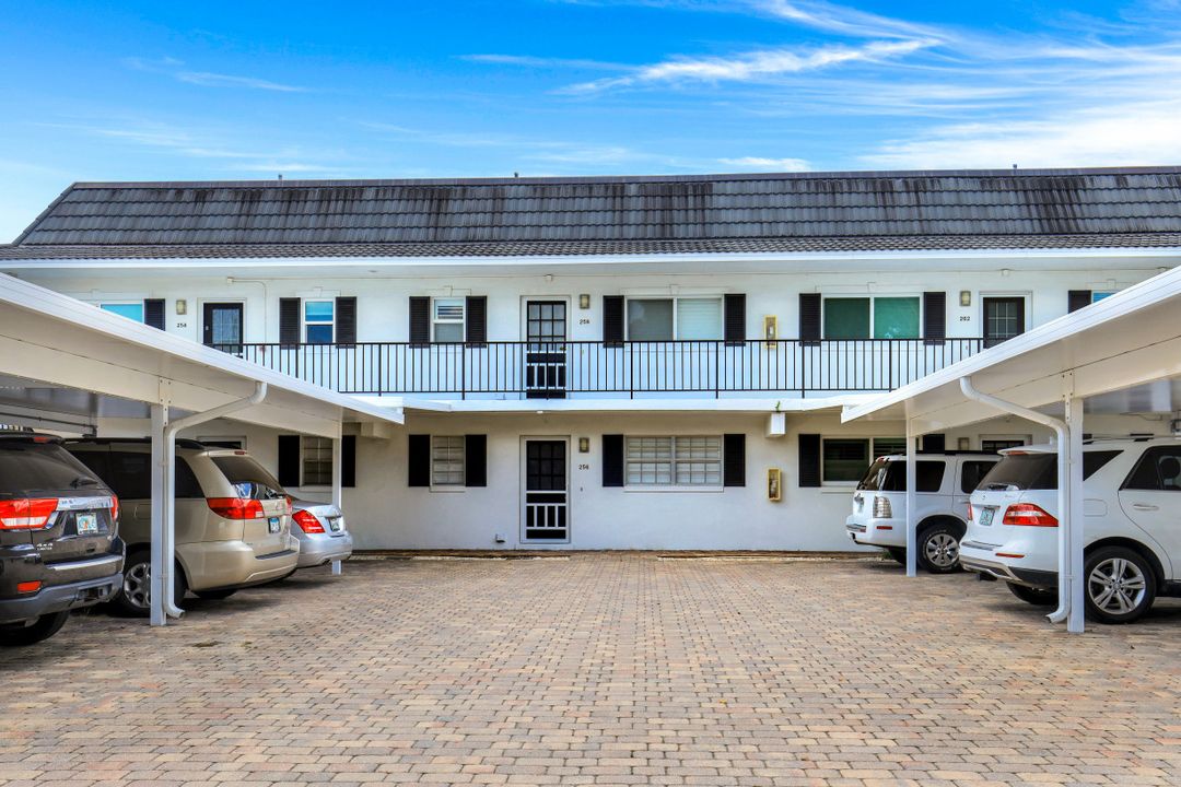 262 Banyan Blvd #262, Naples, FL 34102