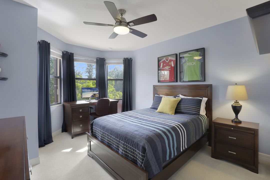 3271 Pacific Dr, Naples, FL 34119