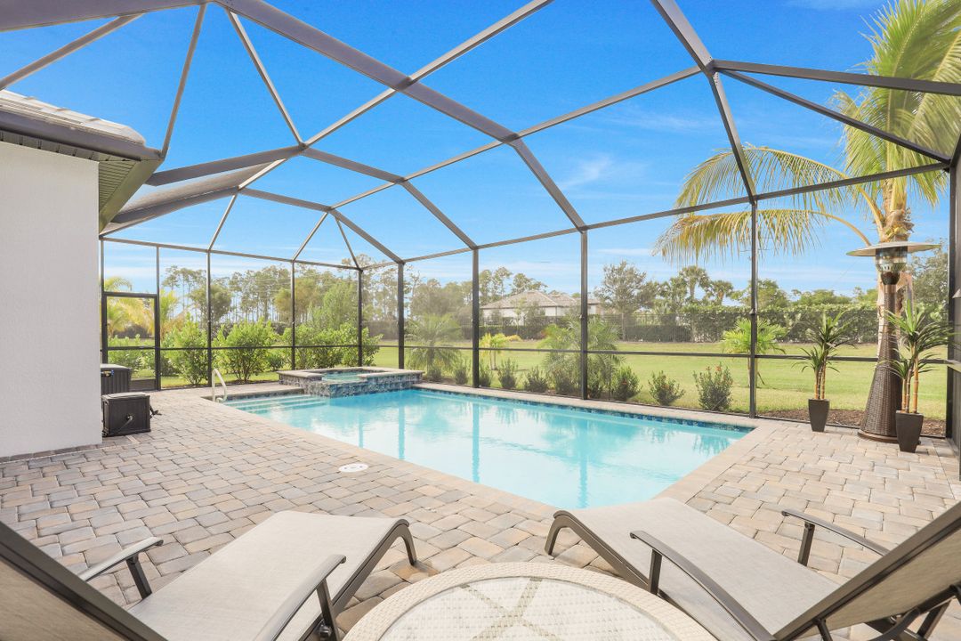 1913 Mustique St, Naples, FL 34120