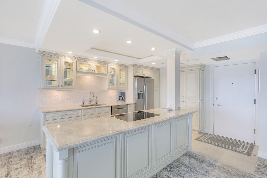 3420 Gulf Shore Blvd N #52, Naples, FL 34103