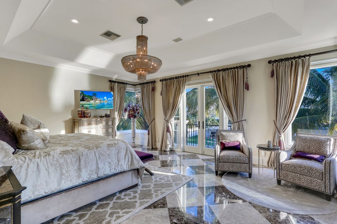 172 Seabreeze Ave, Naples, FL 34108