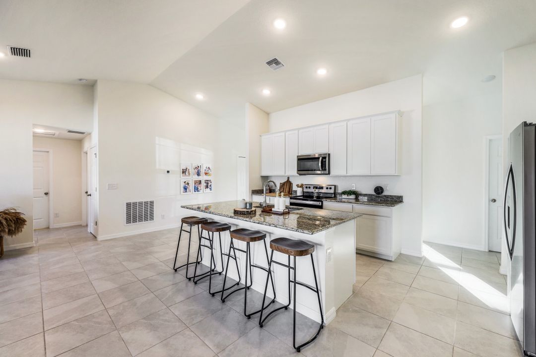 117 NW 27th Pl, Cape Coral, FL 33993