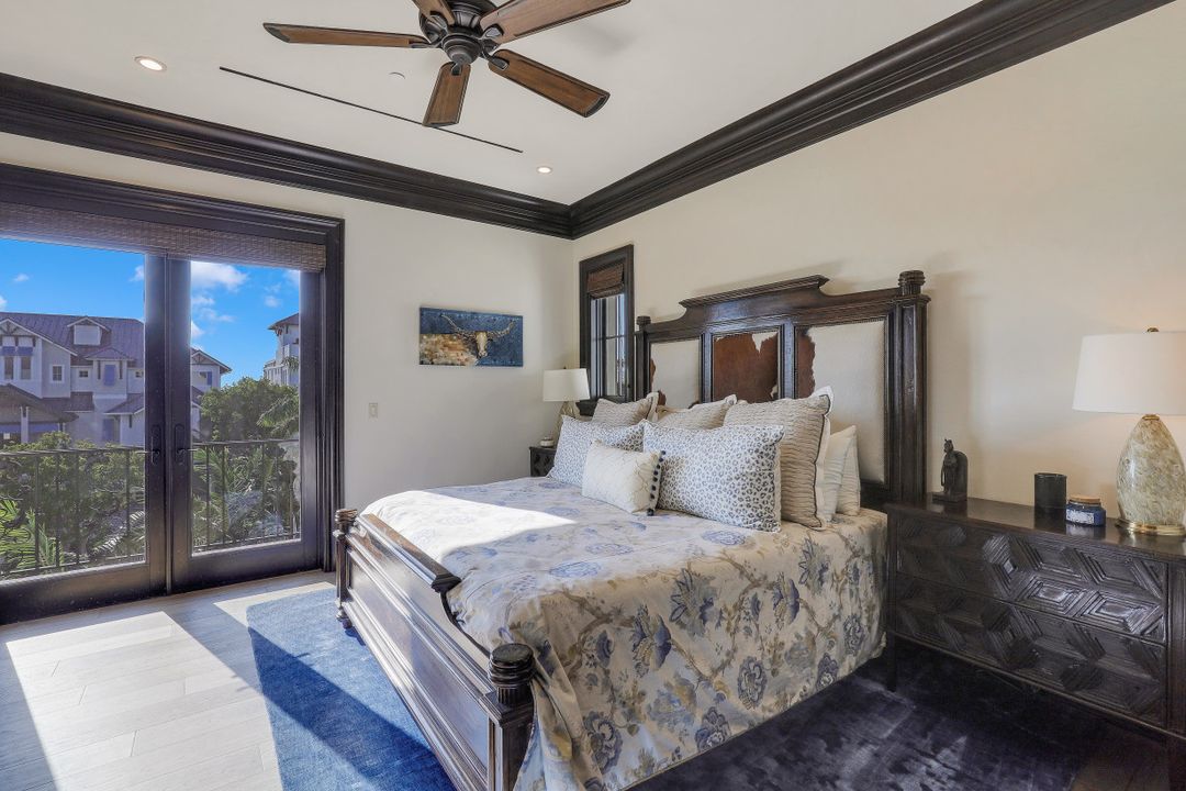 10080 Gulf Shore Dr, Naples, FL 34108