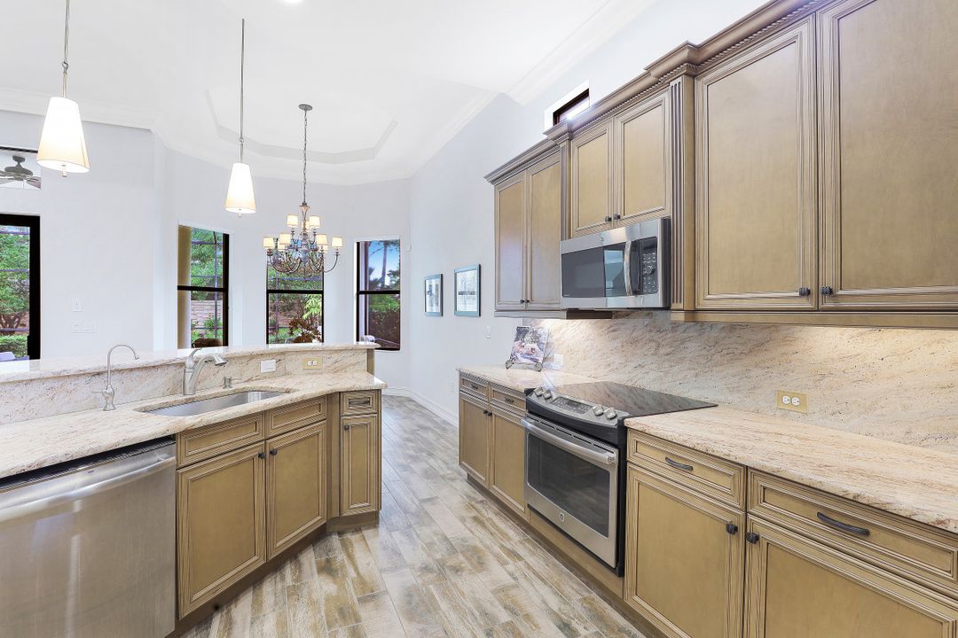 7327 Lantana Cir, Naples, FL 34119