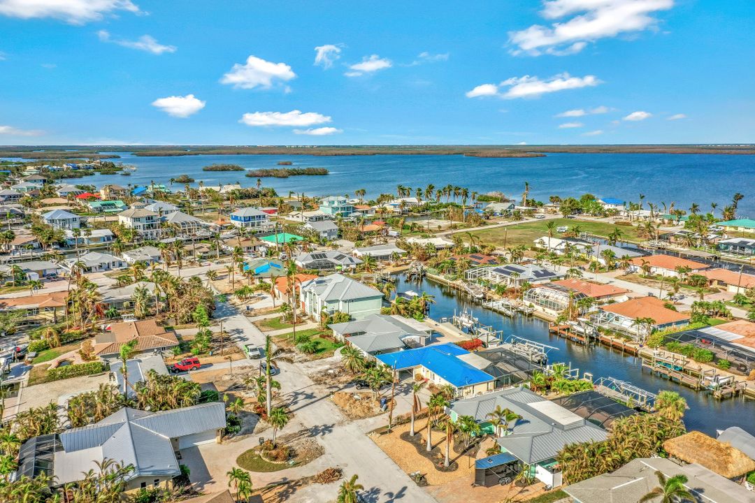 9 Sunview Blvd, Fort Myers Beach, FL 33931