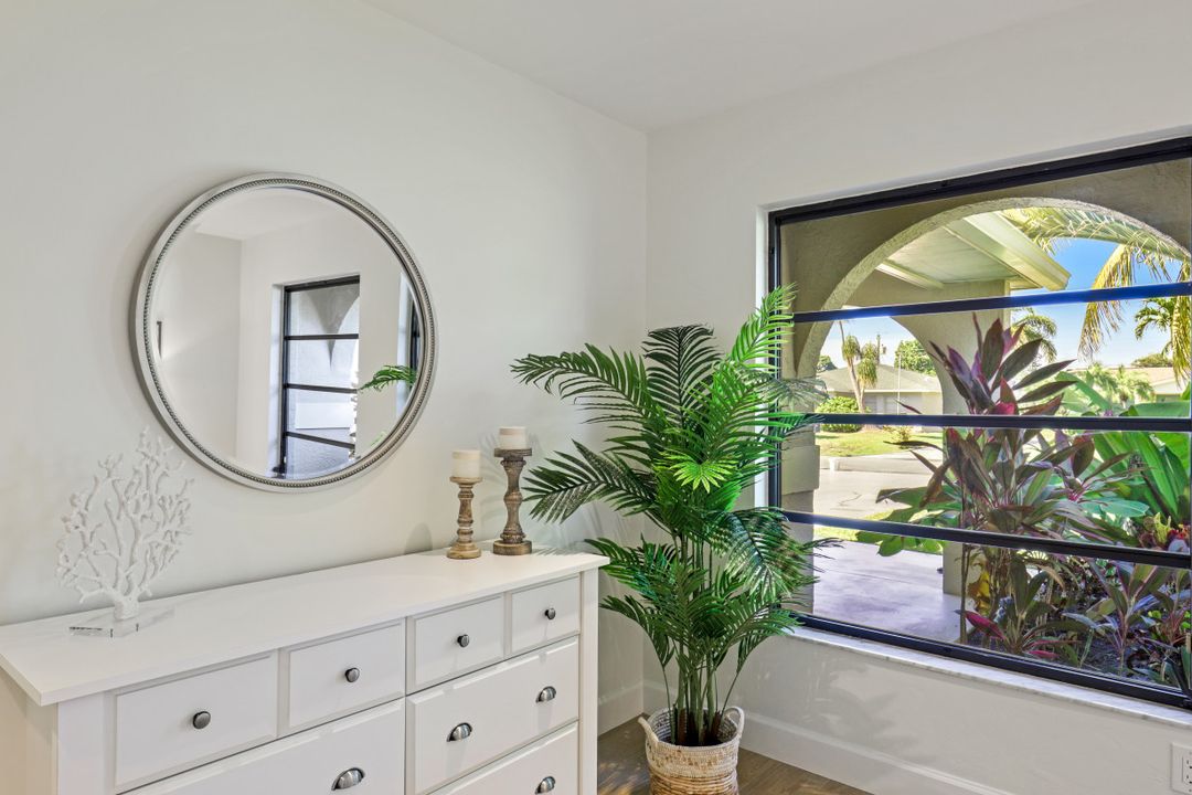 640 98th Ave N, Naples, FL 34108