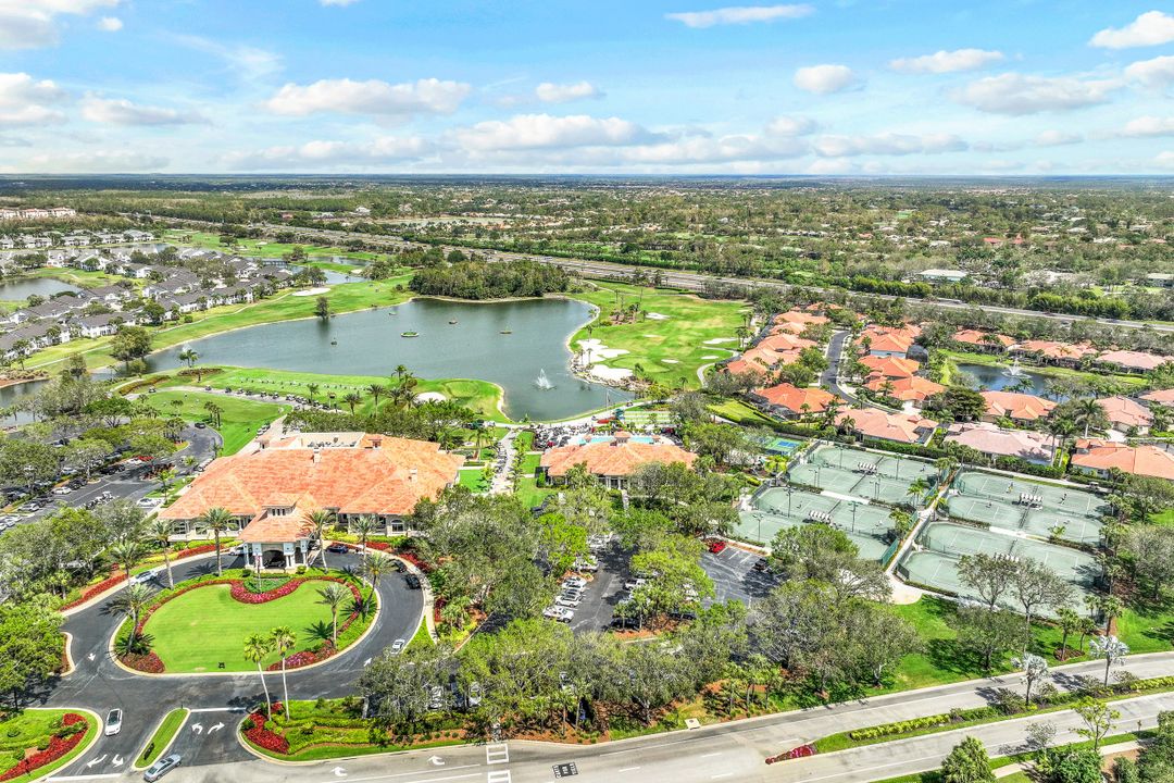 5958 Amberwood Dr, Naples, FL 34110