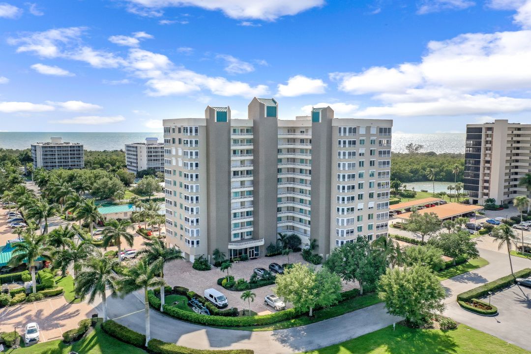 21 Bluebill Ave #404, Naples, FL 34108