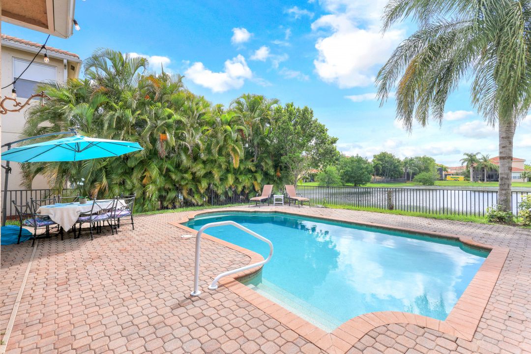 11137 Sparkleberry Dr, Fort Myers, FL 33913