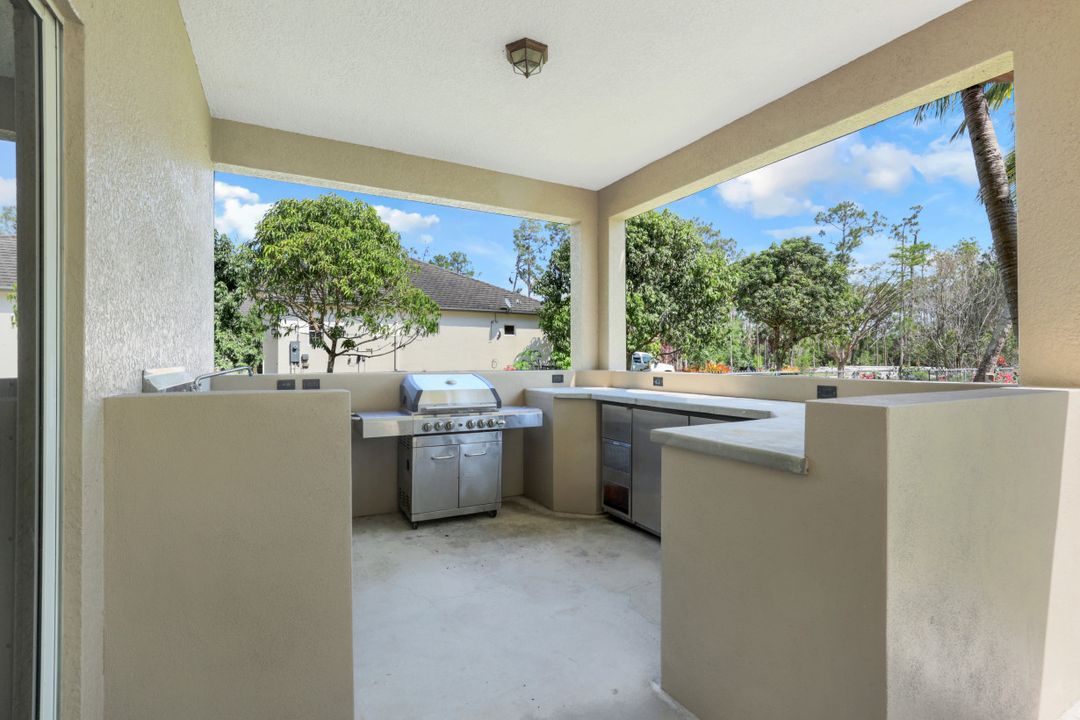 5660 Spanish Oaks Ln, Naples, FL 34119