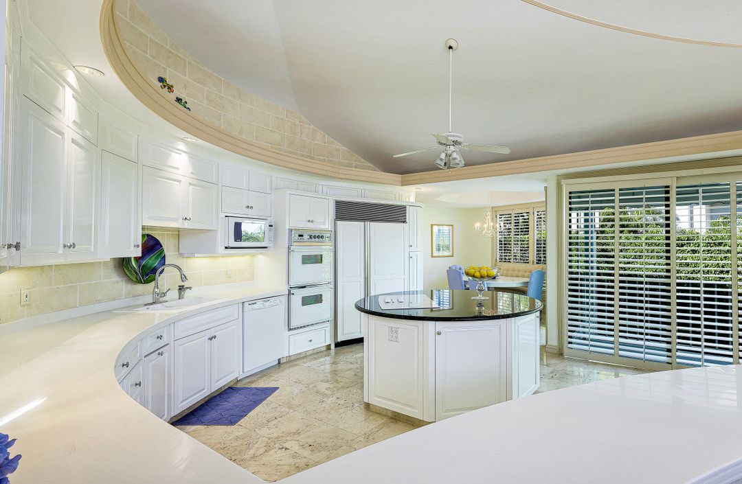 925 Spyglass Ln, Naples, FL 34102