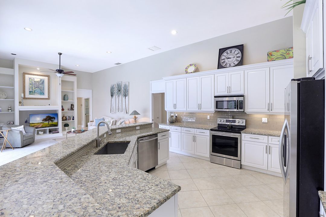 5910 Sonoma Ct, Naples, FL 34119