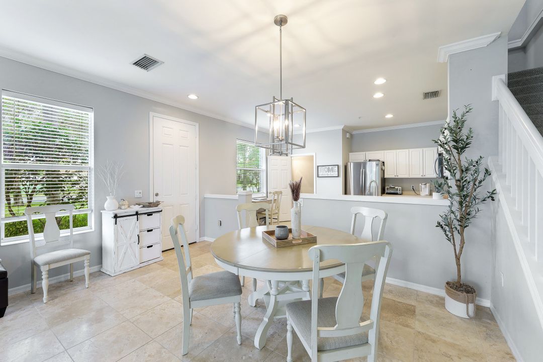 1084 Hampton Cir, Naples, FL 34105