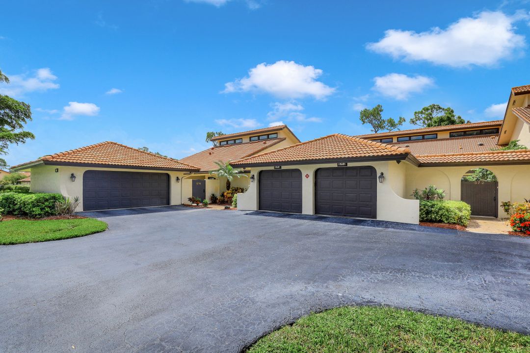 574 Augusta Blvd, Naples, FL 34113