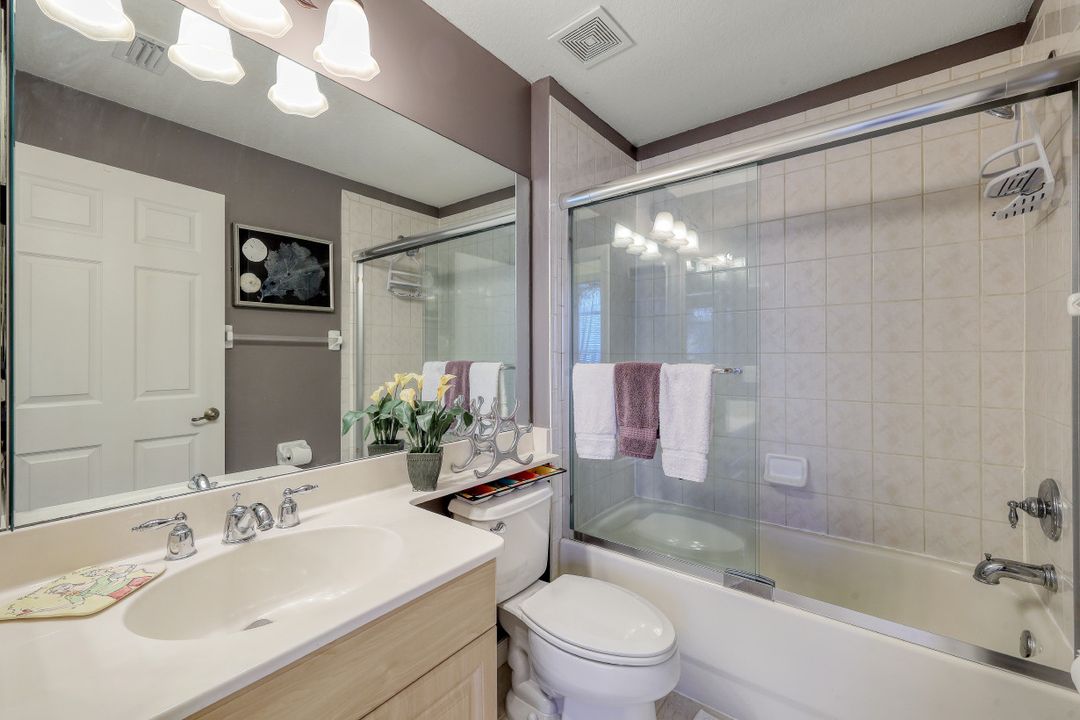 15842 Los Reyes Ln, Naples, FL 34110