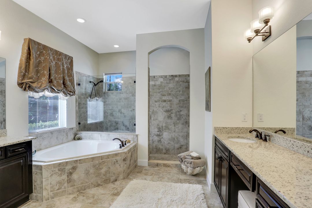 9755 Nickel Ridge Cir, Naples, FL 34120