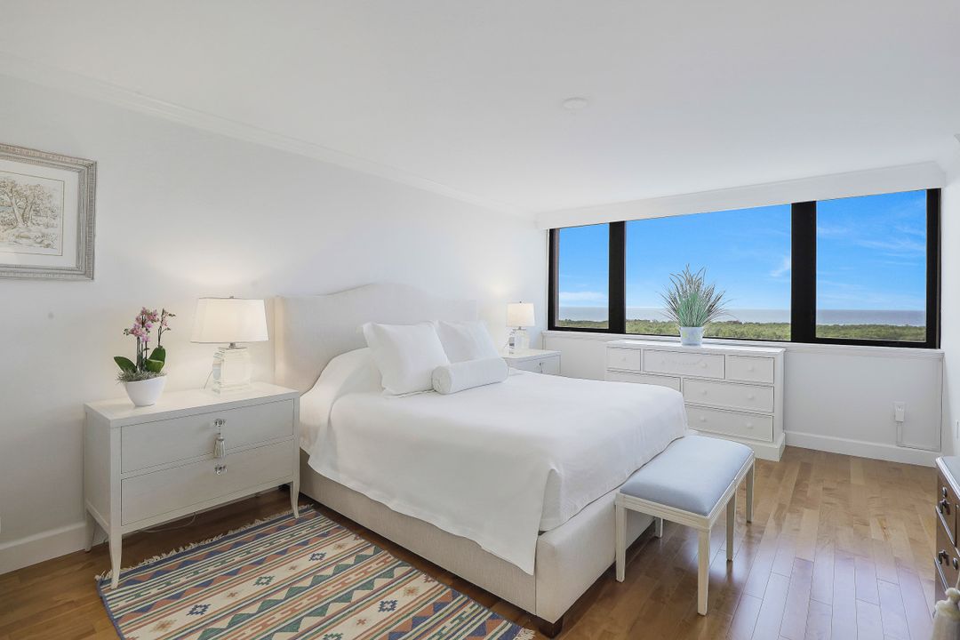 5601 Turtle Bay Dr #802, Naples, FL 34108