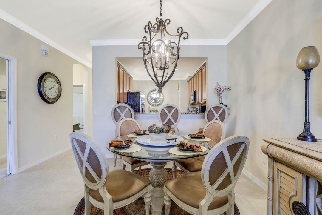 14528 Grapevine Dr, Naples, FL 34114