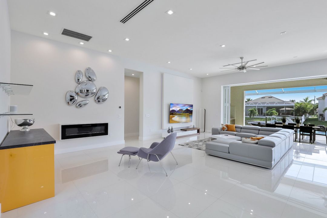 5232 Seminole Ct, Cape Coral, FL 33904