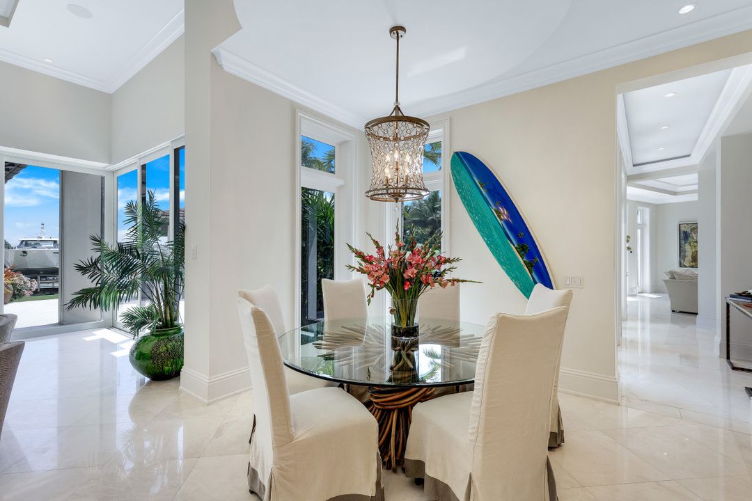 970 Aqua Cir, Naples, FL 34102