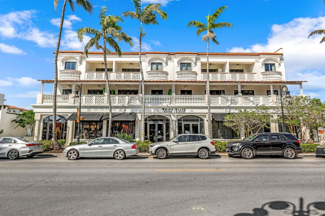 555 5th Ave S, Naples, FL 34102