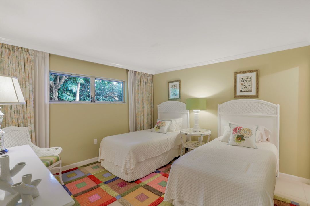 5165 Starfish Ave, Naples, FL 34103