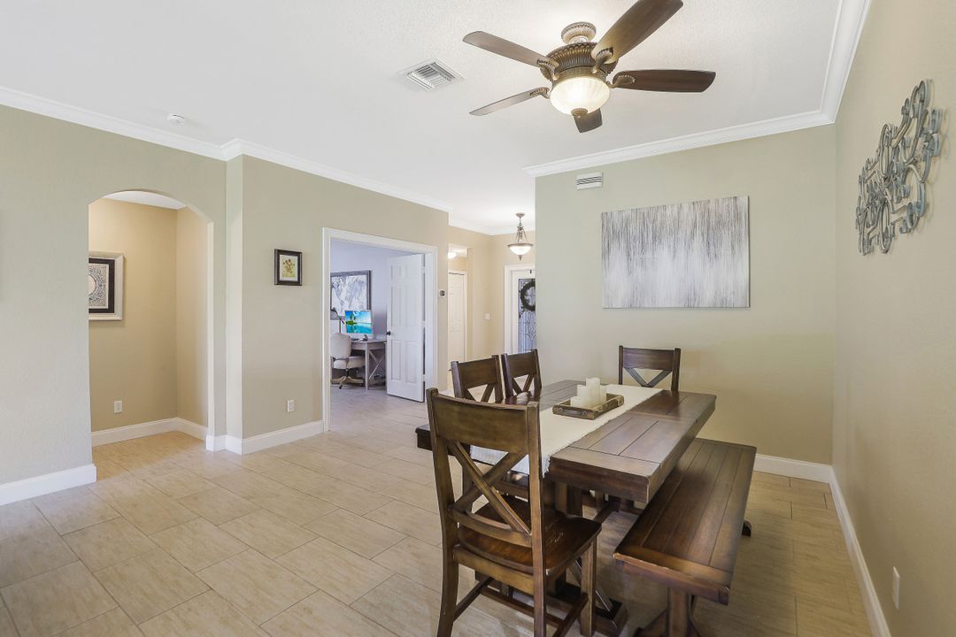 7433 Meldin Ct, Naples, FL 34104