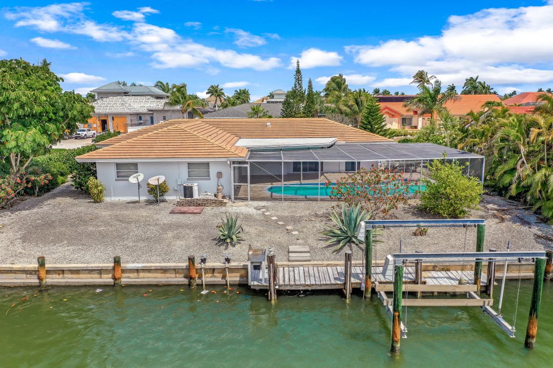 288 Grapewood Ct, Marco Island, FL 34145