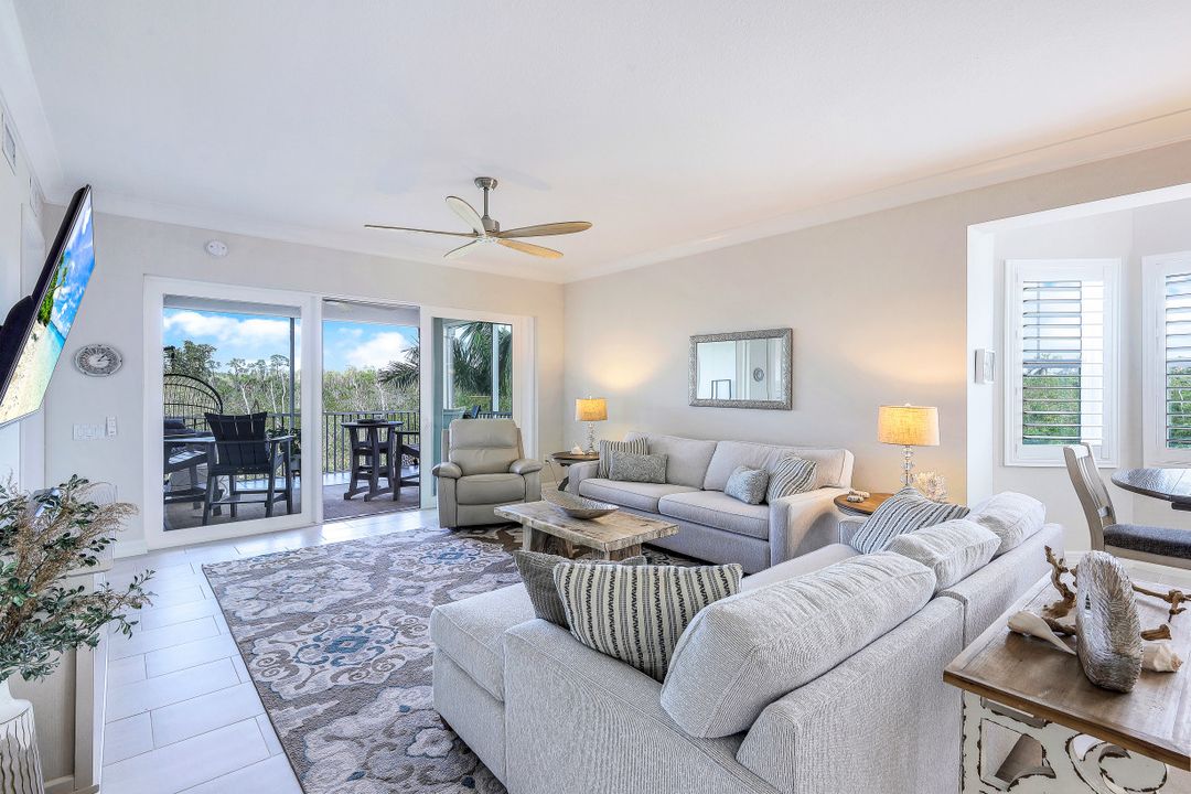 164 Indies Dr East #106, Naples, FL