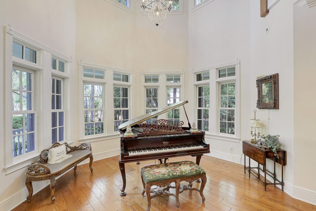 5760 Golden Oaks Ln, Naples, FL 34119