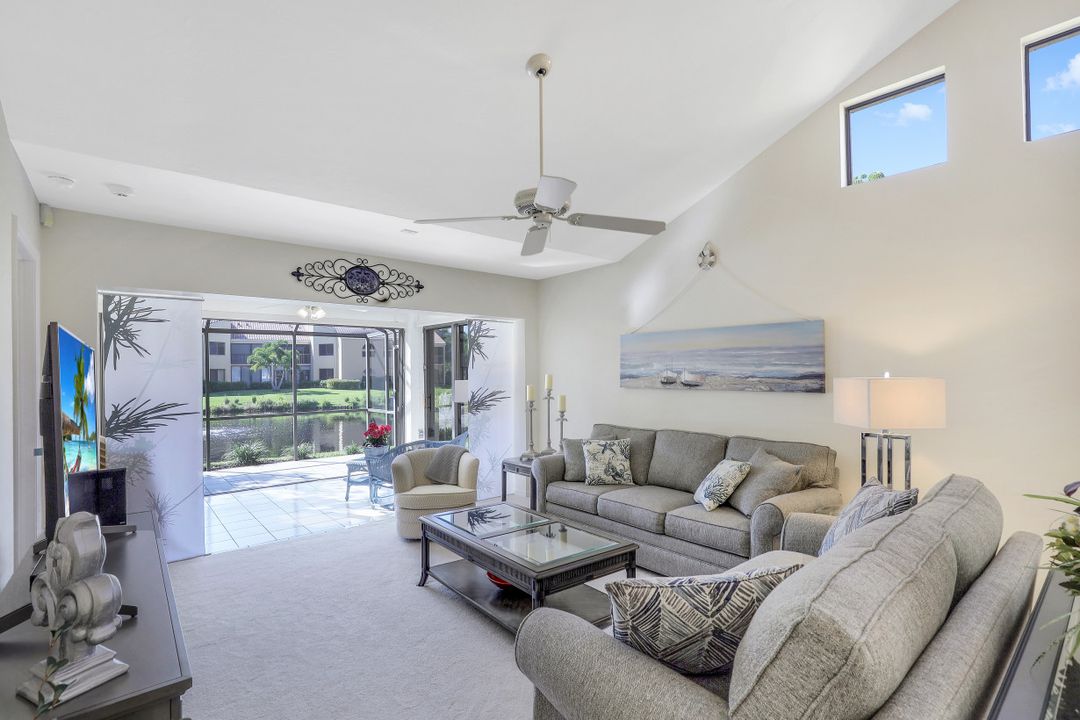 547 Beachwalk Cir, Naples, FL 34108