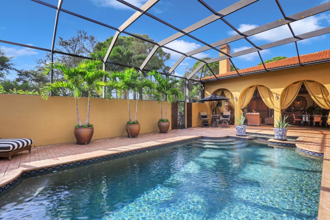 353 Chancery Cir, Naples, FL 34110