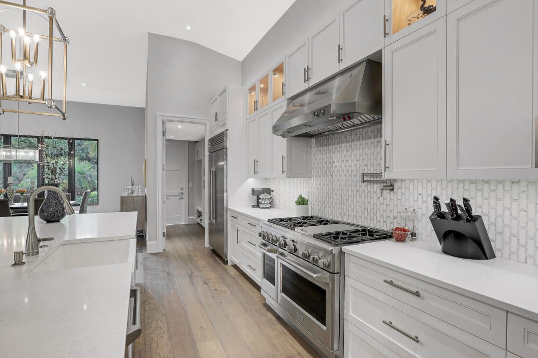 4501 Silver Fox Dr, Naples, FL 34119