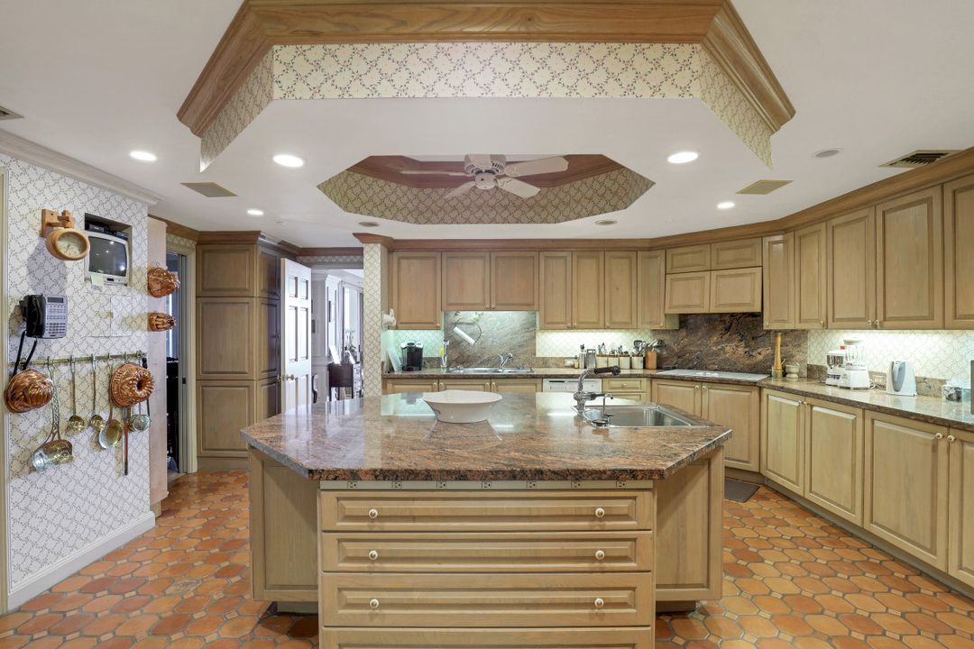 10 Seagate Dr #6S, Naples, FL 34103