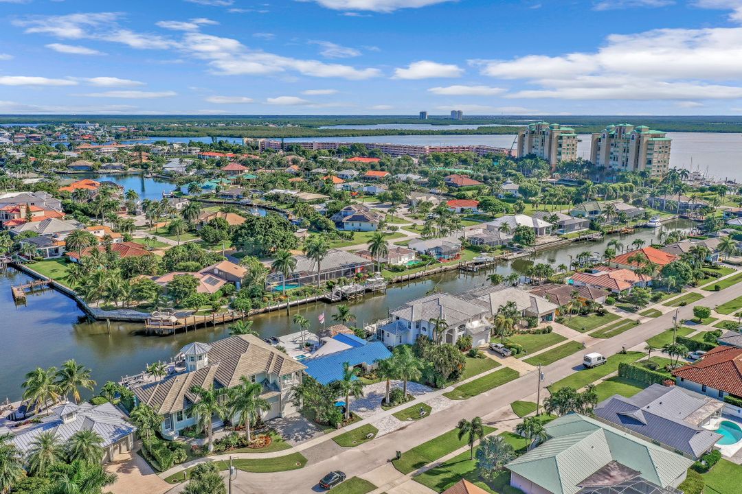 818 Perrine Ct, Marco Island, FL 34145