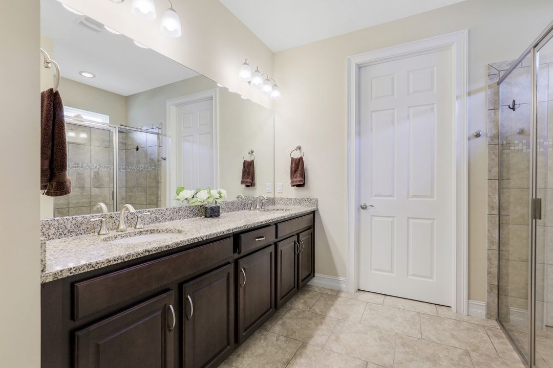 3121 Amadora Cir, Cape Coral, FL 33909