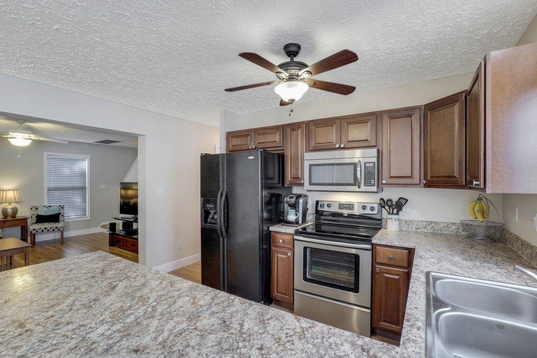 239 Leawood Cir, Naples, FL 34104